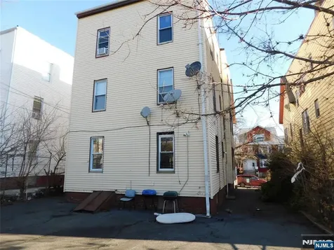 284 Renner Avenue Newark NJ 07112