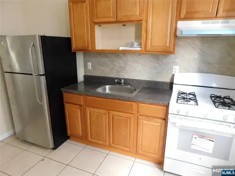 284 Renner Avenue Newark NJ 07112