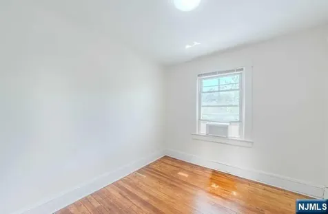 313 Elm Place Leonia NJ 07605