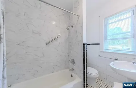 313 Elm Place Leonia NJ 07605