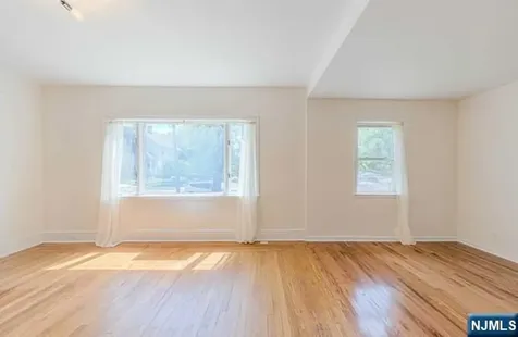 313 Elm Place Leonia NJ 07605