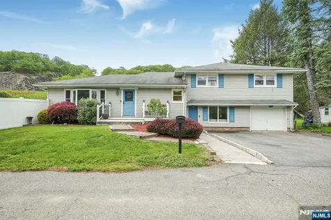 22 Federal Hill Road Pompton Lakes NJ 07442