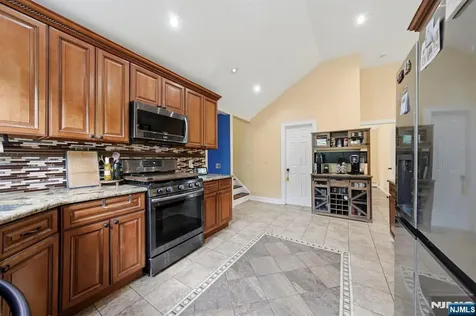 22 Federal Hill Road Pompton Lakes NJ 07442