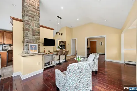 22 Federal Hill Road Pompton Lakes NJ 07442