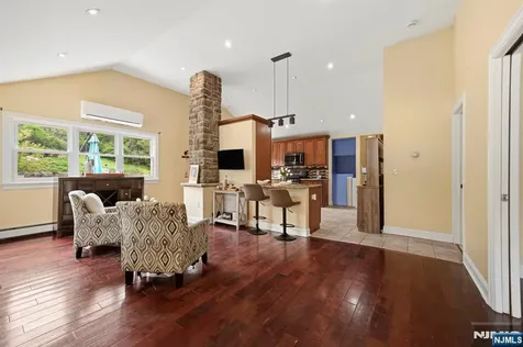 22 Federal Hill Road Pompton Lakes NJ 07442