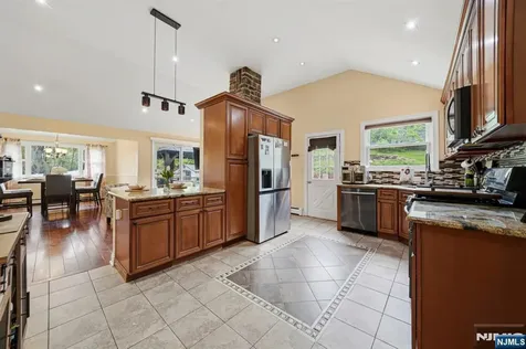 22 Federal Hill Road Pompton Lakes NJ 07442