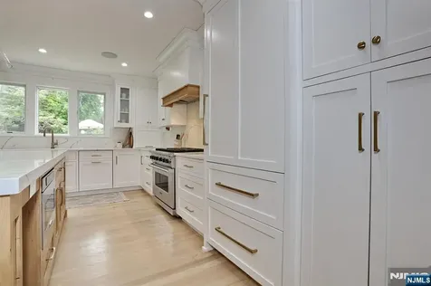 425 Wastena Terrace Ridgewood NJ 07450