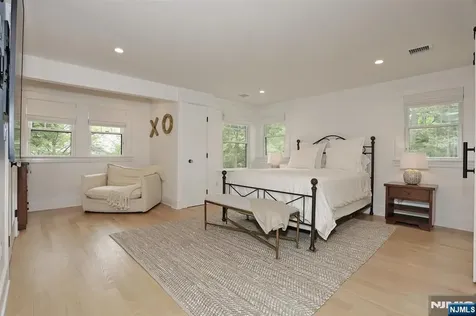 425 Wastena Terrace Ridgewood NJ 07450