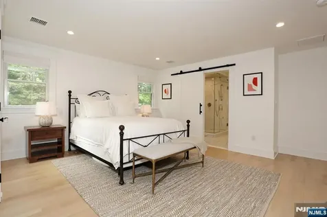 425 Wastena Terrace Ridgewood NJ 07450