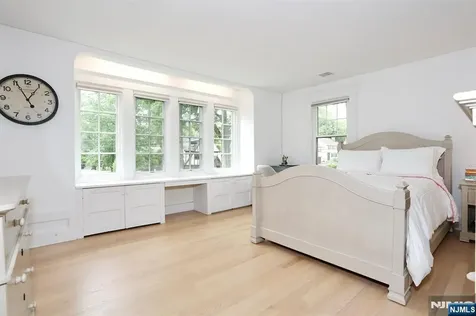 425 Wastena Terrace Ridgewood NJ 07450
