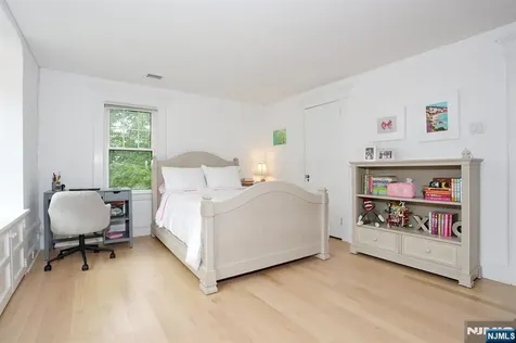 425 Wastena Terrace Ridgewood NJ 07450
