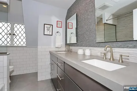 425 Wastena Terrace Ridgewood NJ 07450