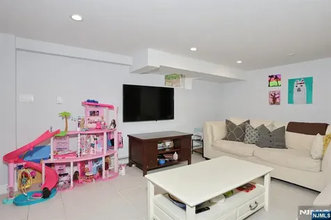 425 Wastena Terrace Ridgewood NJ 07450