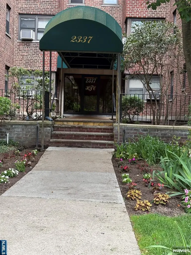 2337 Hudson Terrace Fort Lee NJ 07024