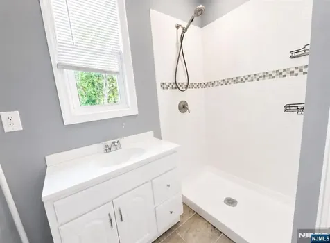 1086 18th Avenue Newark NJ 07106