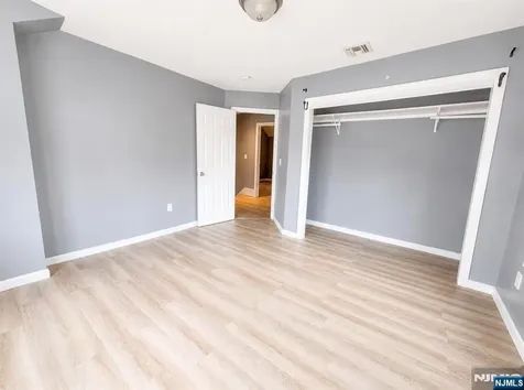 1086 18th Avenue Newark NJ 07106