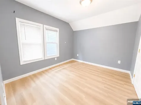 1086 18th Avenue Newark NJ 07106