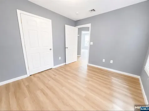 1086 18th Avenue Newark NJ 07106