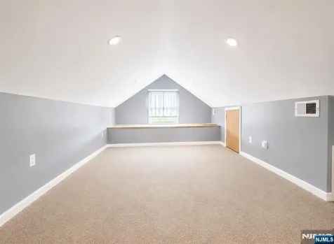 1086 18th Avenue Newark NJ 07106