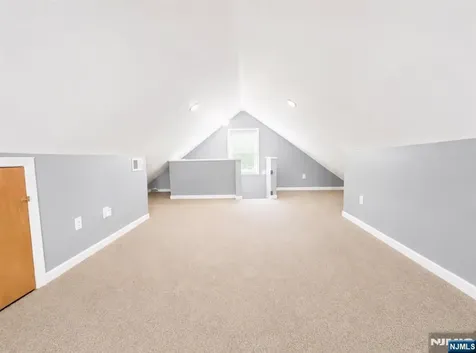 1086 18th Avenue Newark NJ 07106