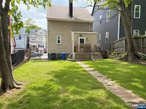 1086 18th Avenue Newark NJ 07106