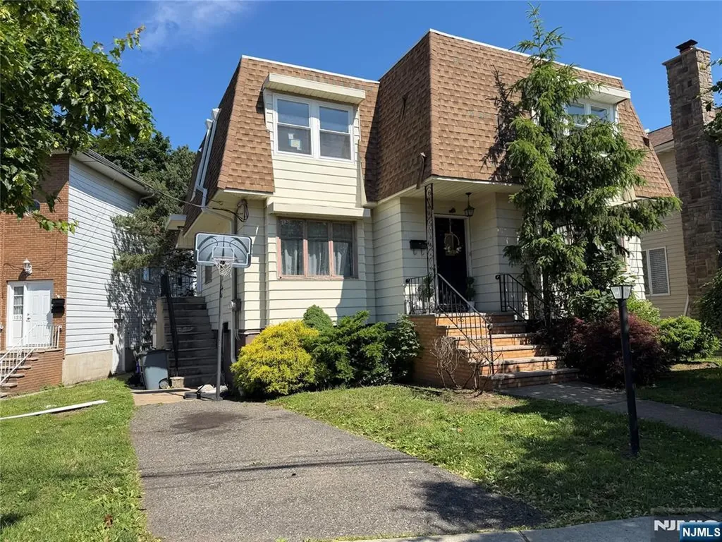 133 Jay Avenue Lyndhurst NJ 07071