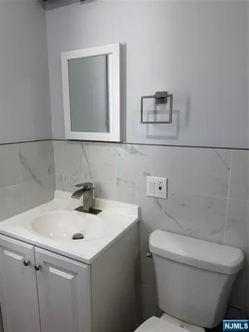 133 Jay Avenue Lyndhurst NJ 07071