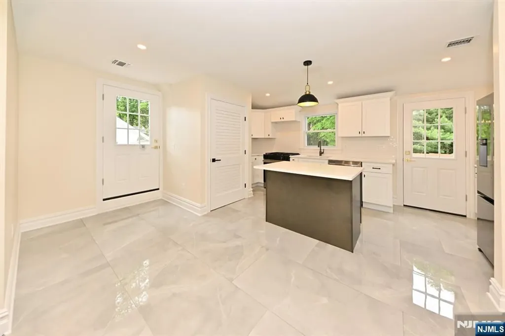 190 Madison Avenue Midland Park NJ 07432
