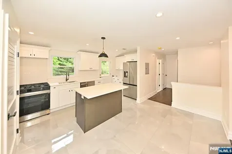 190 Madison Avenue Midland Park NJ 07432