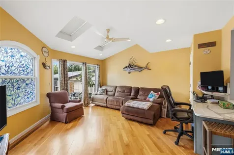 72 Forest Avenue Hawthorne NJ 07506