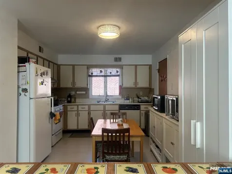 525 Stuyvesant Avenue Lyndhurst NJ 07071