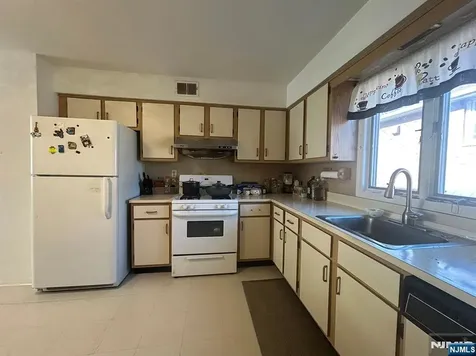 525 Stuyvesant Avenue Lyndhurst NJ 07071