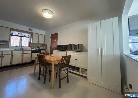 525 Stuyvesant Avenue Lyndhurst NJ 07071