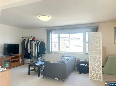 525 Stuyvesant Avenue Lyndhurst NJ 07071