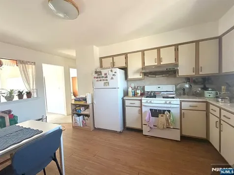 525 Stuyvesant Avenue Lyndhurst NJ 07071