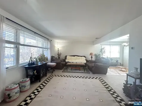 525 Stuyvesant Avenue Lyndhurst NJ 07071