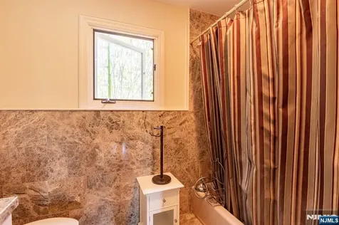 12 Upper Creek Road Stockton NJ 08559