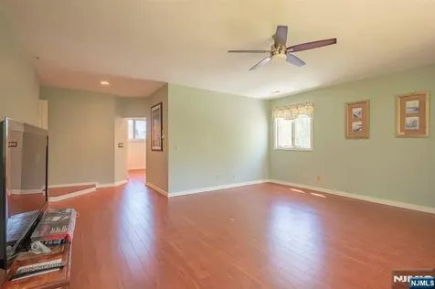 12 Upper Creek Road Stockton NJ 08559