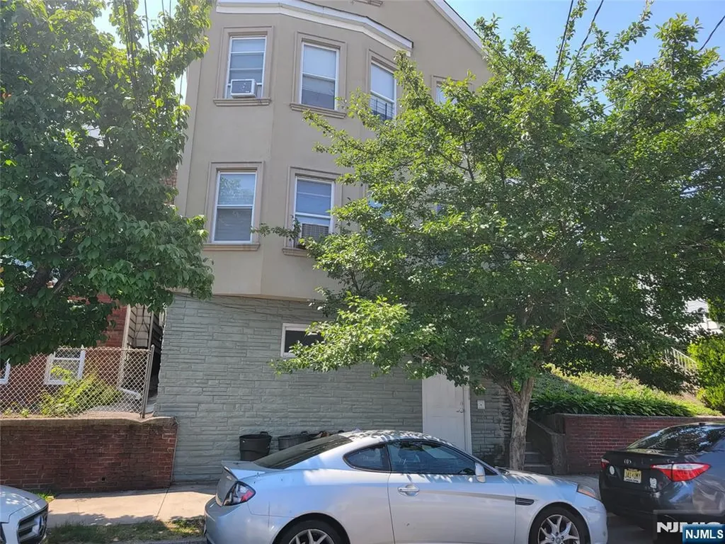 165 Corabelle Avenue Lodi NJ 07644