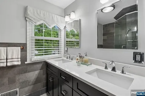 81 Mountain Road Verona NJ 07044