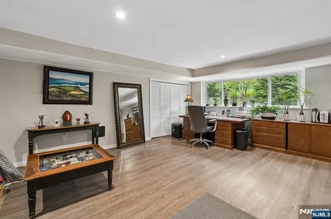 81 Mountain Road Verona NJ 07044