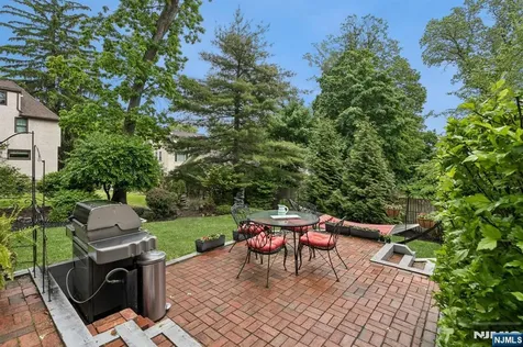 81 Mountain Road Verona NJ 07044