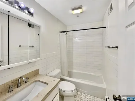 8913 Riverside Place North Bergen NJ 07047