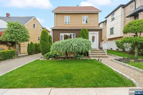 1631 Maple Street Fort Lee NJ 07024