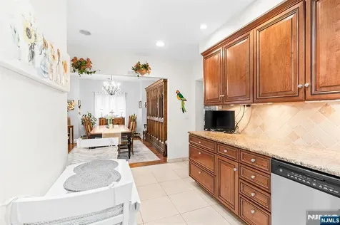 1631 Maple Street Fort Lee NJ 07024