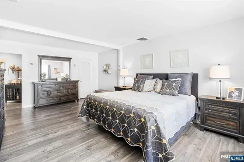 1631 Maple Street Fort Lee NJ 07024