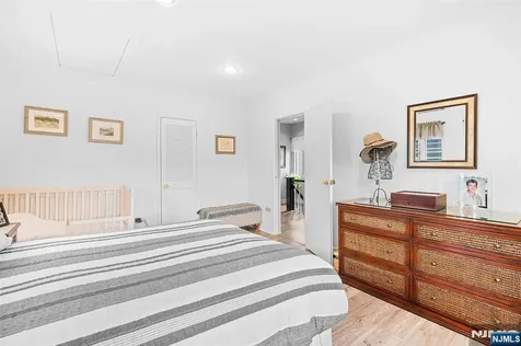 1631 Maple Street Fort Lee NJ 07024