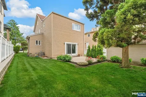 1631 Maple Street Fort Lee NJ 07024