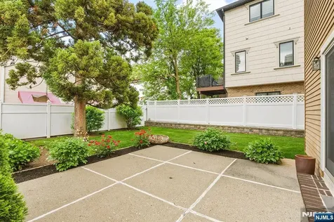 1631 Maple Street Fort Lee NJ 07024
