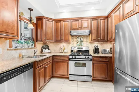 1631 Maple Street Fort Lee NJ 07024